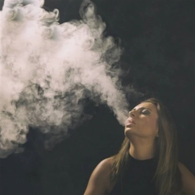 Pet možnih vplivov trženja e-cigaret na mlade uporabnike